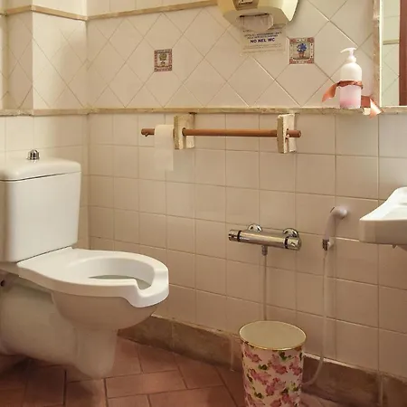 5 Bedroom Lovely In *