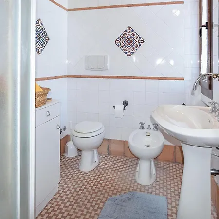 5 Bedroom Lovely In * Lucera