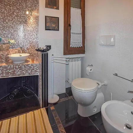 Holiday home 5 Bedroom Lovely In Lucera