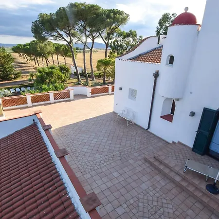 5 Bedroom Lovely In Holiday home