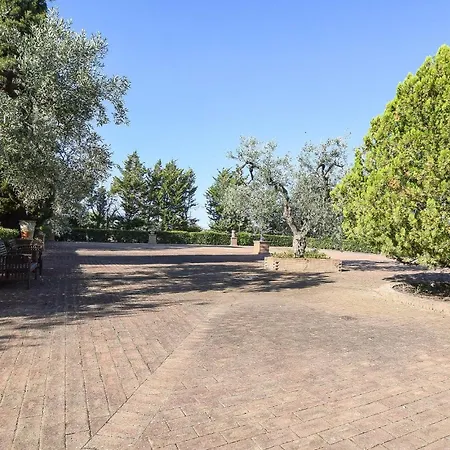 5 Bedroom Lovely In Holiday home *